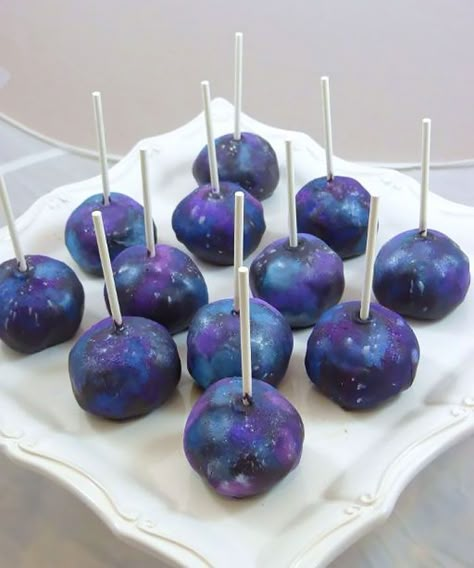 Galaxy Cake Pops Galaxy Cake Pops, Galaxy Treats, Galaxy Desserts, Galaxy Wedding, Galaxy Cake, Pastel Cupcakes, Space Food, Outer Space Party, Space Birthday Party