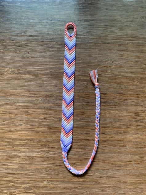 Chevron How To Tie A Chevron Bracelet, Purple Chevron Bracelet, Chevron Friendship Bracelets Colors, Bordered Chevron Bracelet, Chevron Bracelet Color Ideas, Bracelet Chevron, Chevron Friendship Bracelets, String Bracelet Patterns, Lucet