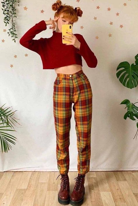 Versatile Plaid Pants And Ways Of Pulling Them Off ★ Red Plaid Pants Outfit, Thrifting Vintage, Plaid Pants Outfit, Fashion Figure, Women Outfits, Moda Vintage, Crop Pants, Plaid Pants, Outfit Goals