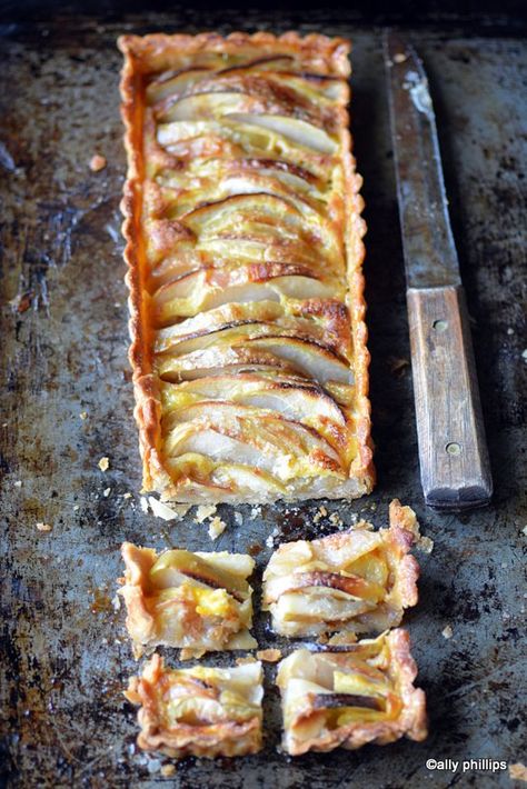 Apple Custard Tart, Custard Tart Recipe, Apple Custard Pie, Custard Tarts Recipe, Maple Glazed Carrots, Apple Custard, Apple Tart Recipe, Apple Desserts Easy, Apple Puff Pastry