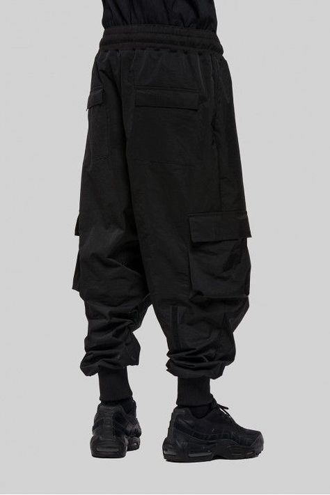 Baggy Pants Outfits, Outfit Jogger, Baggy Pants Outfit, Mom Pants, Cyberpunk Clothes, Black Cargo Pants, Pants Outfits, Black Cargo, Cargo Joggers