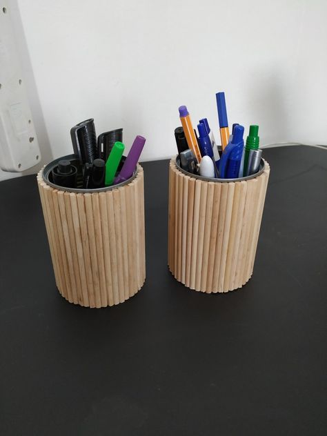 DIY pen holder organizer Pen Holder Diy, Pencil Stand, Diy Pen, Bamboo Pen, Wooden Chopsticks, Pen And Pencil, Diy Boho, Pens And Pencils, Boho Diy