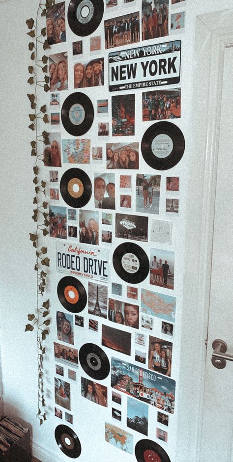 Room Deco Inspo Aesthetic, Bedroom Records On Wall, Music Photo Wall Collage, Bedroom Record Wall, Record Bedroom Decor, Records On Wall Aesthetic Bedroom, Music Wall Bedroom, Vinyl Wall Aesthetic, Vynil Record Wall Decor Ideas