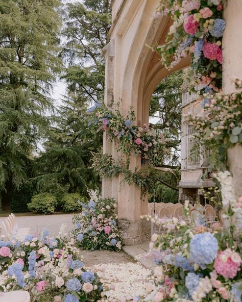 Venue Decor, Salou, Castle Wedding, Wedding Mood, Dreamy Wedding, Fairytale Wedding, Spring Wedding, Pretty Flowers, Garden Wedding