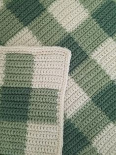 Green Gingham Crochet Blanket, Sage And White Crochet Blanket, Green Crochet Blanket Granny Squares, Green Gingham Blanket, Sage Crochet Baby Blanket, Crochet Sage Green Blanket, Granny Square Crochet Simple, Crochet Blanket Green Color Schemes, Cream And Green Crochet Blanket