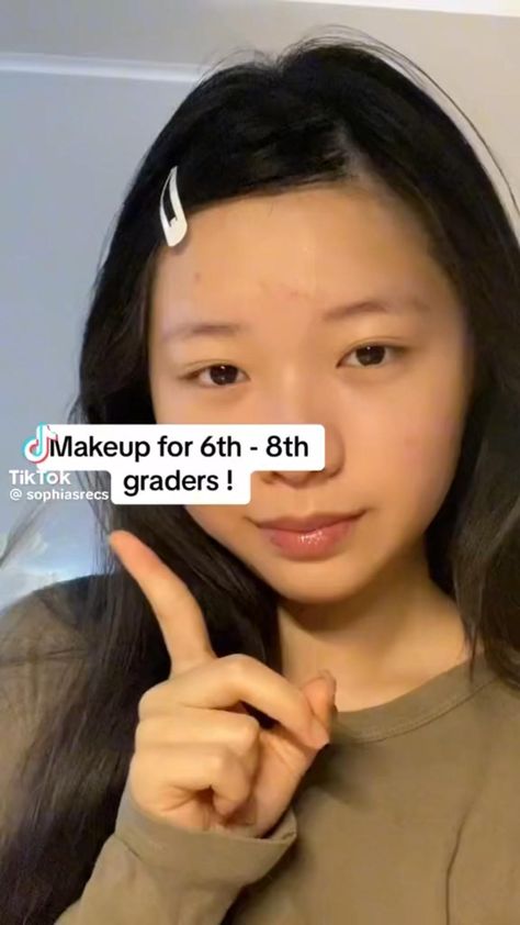 Simple makeup tutorial for 6th-8th graders <3 Baby Face Makeup, School Makeup Tutorial, Back To School Makeup, Asian Makeup Tutorials, Korean Makeup Tutorials, Soft Makeup Looks, Simple Makeup Tips, Beauty Makeup Tutorial, Makeup Artist Tips