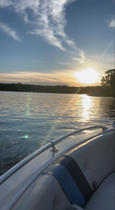 Lake Morning Aesthetic, Lake Shore Aesthetic, Boat Lake Pictures, Lake Asthetic Picture, Lake Boat Aesthetic, Lake Life Aesthetic, Summer Lake Aesthetic, Lake Aesthetics, Boating Pictures