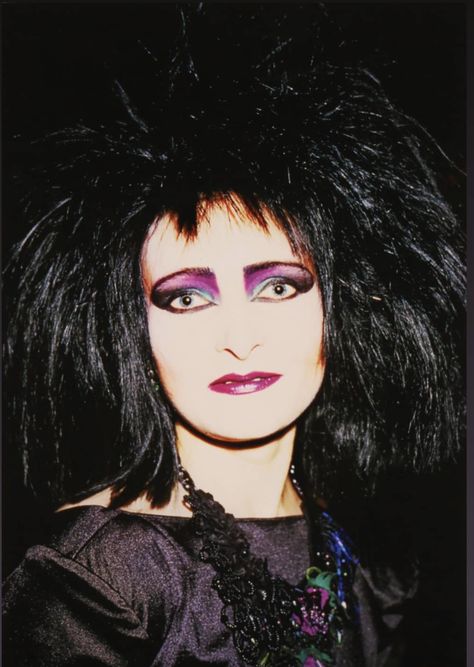 Siouxsie Sioux 80s, 80s Punk Fashion, Goth Prom, Bohemian Goth, 80s Makeup, Siouxsie Sioux, Goth Bands, Women Of Rock, Edgy Makeup