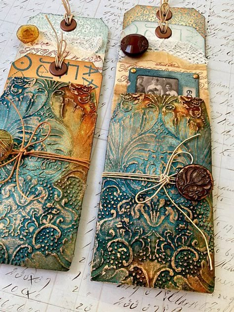 Pocket tags Pocket Tags Ideas, Tim Holtz Tags Ideas, Atc Cards Ideas, Scrapbook Pockets, Flag Book, Tim Holtz Mixed Media, Pocket Tags, Junk Journal Tags, Tim Holtz Tags