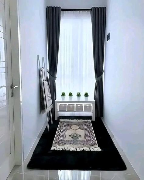 Sacred Space At Home, Sacred Space Ideas, Elegant Dorm Room, Islamic Interior Design, Muslim Prayer Room Ideas, Prayer Room Ideas, Estilo Hijab, Prayer Corner, Islamic Decor