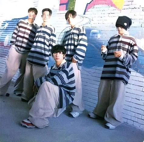 Japanese 90s Fashion Men, Japanese 90s Fashion, 90s Pop Stars, 90s Japan, Highschool Au, 2000s Men, Japanese Mens Fashion, Dance Costumes Hip Hop, 2000s Japanese Fashion