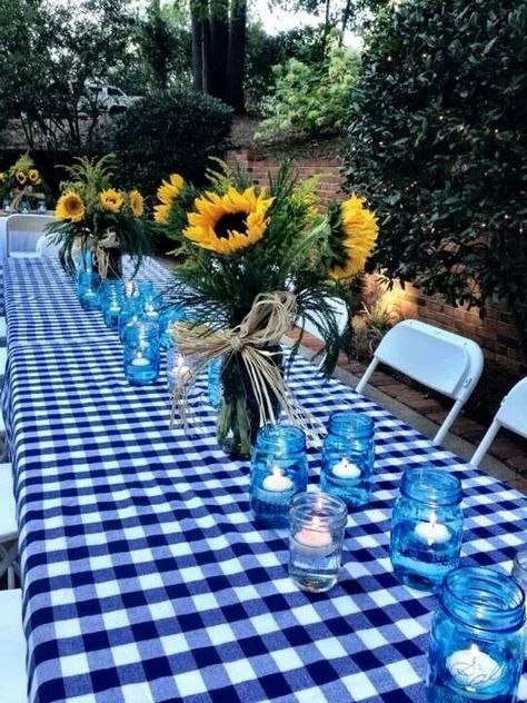 Pretty table Backyard Bbq Party Decorations, Engagement Party Bbq, Bbq Party Decorations, Moms 60th, Backyard Bbq Party, Park Picnic, Wedding Themes Summer, Parties Ideas, I Do Bbq