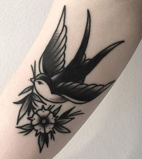 Tattoo Main, Traditional Black Tattoo, Vogel Tattoo, Catrina Tattoo, Traditional Tattoo Flowers, Sparrow Tattoo, Swallow Tattoo, Traditional Tattoo Sleeve, Inspiration Tattoo