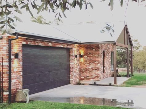 Brick Farmhouse Exterior, House Facades Australia, Modern Brick House, Brick Farmhouse, Exterior Facade, Farmhouse Exterior Design, Australia House, Cladding Design, Recycled Brick