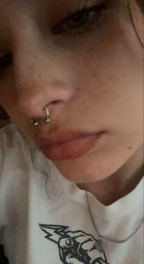 Septum Piercing Ideas, Pirsing Ideas, Piercing Ideas Nose, Septum Aesthetic, Nose Piercing Septum, All Piercings, Dream Piercings, Cute Nose Piercings, Septum Piercings