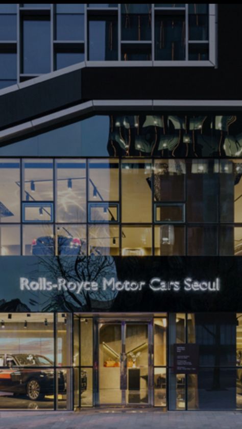 Rolls Royce Showroom, Rolls Royce Images, Bubble Diagram, Classic Rolls Royce, Rolls Royce Motor Cars, Factory Tours, Classic Motors, Car Dealership, Royce