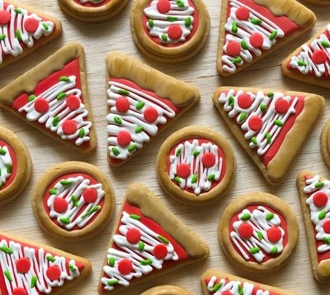 Pizza Sugar Cookies Decorated, Pizza Cookies Decorated, Sugar Cookie Pizza, Food Cookies, Cookie Pizza, Sweet Shop, Cookie Gifts, Pizza Party, Sugar Art