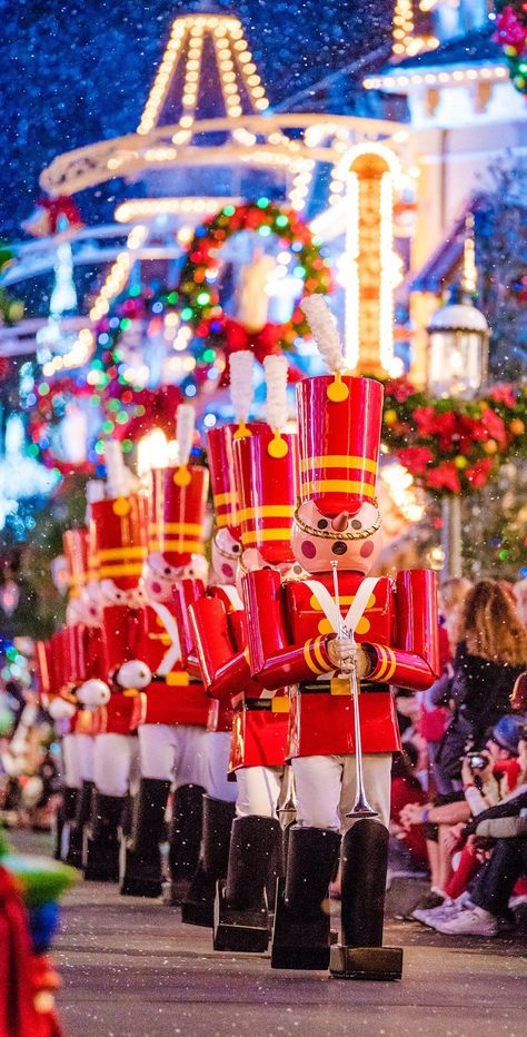 Christmas At Disney World, V Christmas, Christmas At Disney, Disney Tourist Blog, Disneyland Christmas, Disney World Christmas, Very Merry Christmas Party, Christmas Disney, Aesthetic Vsco