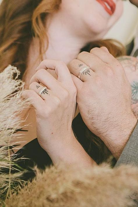 Finger Tattoo Idea, Matching Tattoo Idea, Wedding Ring Finger Tattoos, Ring Finger Tattoo, Finger Tattoos For Couples, Ring Tattoo Designs, Cheap Wedding Bands, Wedding Band Tattoo, Wedding Ring Finger