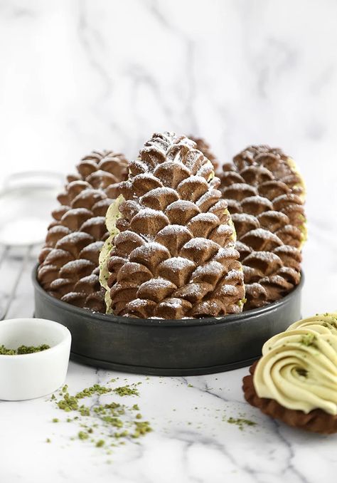 Pinecone Cookies - Sprinkle Bakes Rustic Baking Recipes, Nature Inspired Desserts, Molded Cookies Recipes, Christmas Cookie Presentation, Pine Cone Cookies, Impressive Christmas Cookies, Pinecone Brownies, Holiday Baking Trends, Old Fashion Cookies