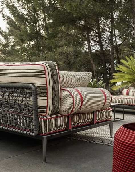 Courtyard Furniture, Entry Courtyard, Furniture Fabrics, Modular Seating, Antonio Citterio, Outdoor Furniture Design, Ottoman Design, Interior Concept, Garden Sofa