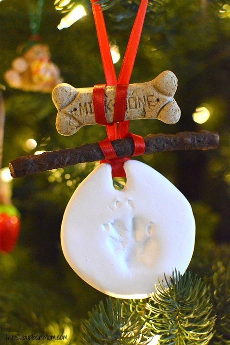 DIY Dog Ornament Dog Ornaments Diy, Diy Dog Gifts, Cork Crafts Christmas, Christmas Dog Treats, Dog Xmas, Novel Ideas, Dog Family, Christmas Ornaments Diy, Easy Christmas Gifts