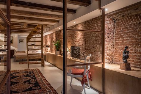 The Coolest Basements You Can Rent on Airbnb Right Now Basement Studio Apartment, Basement Airbnb, Classy Basement, Basement Rental, Canal House Amsterdam, Amsterdam Vacation, Basement Studio, Indoor Hammock, Garden Suite