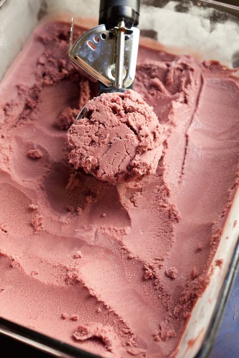 Red Wine Ice Cream Wine Ice Cream Recipe, Red Wine Ice Cream, Wine Slushie Recipe, National Wine Day, Wine Ice Cream, Boozy Ice Cream, Ice Cream Shake, Slushie Recipe, Cheesecake Ice Cream