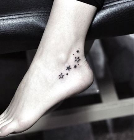 Stars Tattoo, Ankle Tattoos For Women, Foot Tattoos For Women, Shape Tattoo, Inspiration Tattoos, Tattoo Girls, E Tattoo, Tattoo Feminina, Foot Tattoo