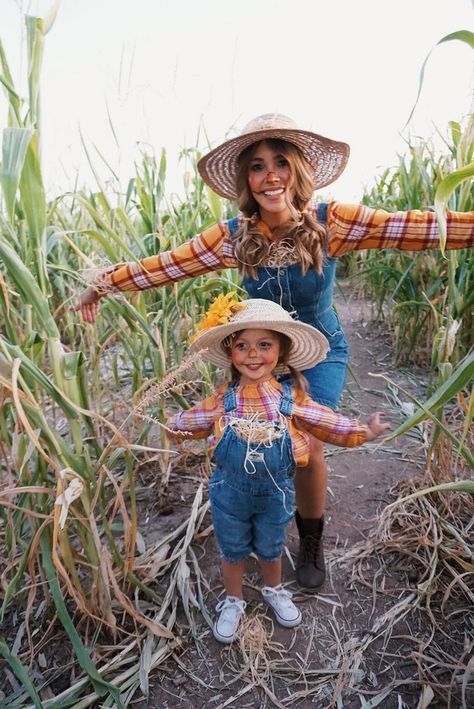 DIY Scarecrow Halloween Costume Diy Scarecrow Halloween, Baby Scarecrow Costume, Kids Scarecrow Costume, Toddler Scarecrow Costume, Scarecrow Halloween Costume, Scarecrow Outfits, Diy Scarecrow Costume, Halloween Costumes Scarecrow, Crow Costume