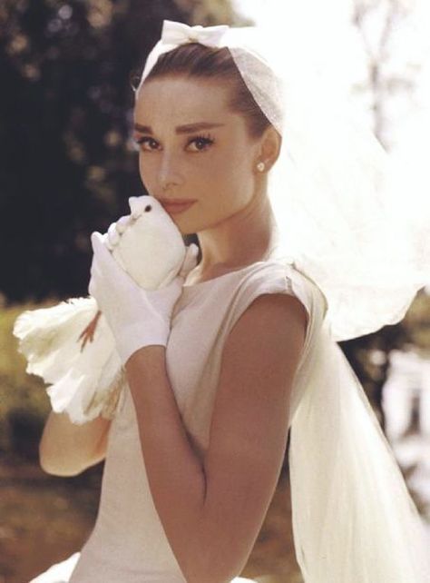 Fifties Wedding Dress, Audrey Hepburn Wedding, Audrey Hepburn Dress, Aubrey Hepburn, Audrey Hepburn Photos, Celebrity Bride, Jean Shrimpton, Custom Stationary, Robes Vintage