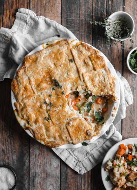 Paleo Hearty Chicken Pot Pie (Low FODMAP, Vegan-Friendly) Paleo Pot Pie, Dairy Free Gravy, Paleo Low Fodmap, Fodmap Chicken Recipes, Paleo Chicken Pot Pie, Fodmap Vegan, Fodmap Chicken, Fodmap Recipes Dinner, Low Fodmap Chicken