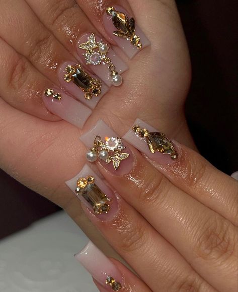 Gold Short Nails Ideas, Gold Nails Design Short, Yellow Gold Nails Acrylic, Cream And Gold Nails Acrylic, Gold Nail Designs Short Nails, Cute Champagne Nails, Gold Toes Ideas, Gold Jewel Nails, Gold 15 Nails