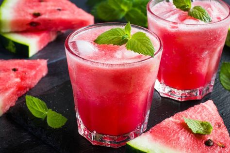 The Healthy Mummy shares the recipe for this delicious, refreshing and healthy watermelon, mint and lime Christmas slushie. Mint Juice Recipe, Watermelon And Mint, Watermelon Mint Lemonade, Mint Juice, Watermelon Juice Recipe, Whiskey Sour Recipe, Wine Cocktail Recipes, Watermelon Drink, Slushie Recipe