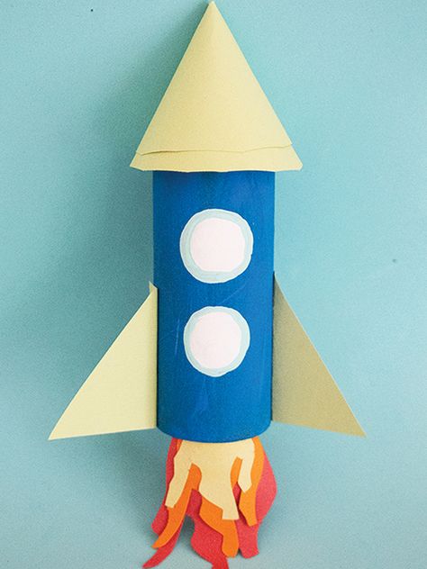 Using only a few supplies you probably already have lying around the house, you can create this cute toilet paper roll rocket ship craft! Toilet Paper Roll Rocket, Rocketship Craft, Rocket Ship Craft, Cute Toilet Paper, Cute Toilet, Rocket Craft, Rocket Art, Diy Rocket, Rockets For Kids