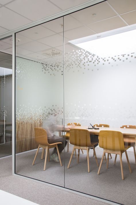 Frosted Window Design, Glass Film Design, Window Film Designs, Cheap Office Furniture, Frosted Glass Design, Corporate Office Design, Glass Office, Verre Design, Door Glass Design