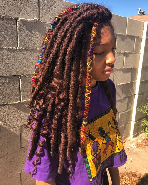 Locs With Yarn, Hair Braid Tutorial, Poc Hairstyles, Yarn Locs, Dreadlocks Diy, Locs Goddess, Loc Inspiration, Beautiful Locs, Locs Crochet