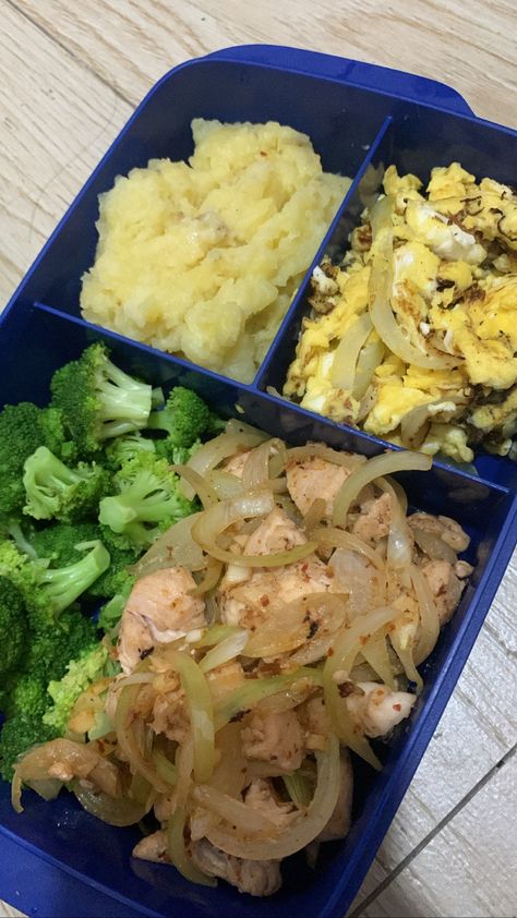 mashed potato, scramble egg, grilled chicken with onion and broccoli Mashed Potatoes With Broccoli, Mashed Potatoes Aesthetic, Potato Scramble, Potato Diet, Diet Meals, Makanan Diet, Mashed Potato, Diet Menu, Boyfriend Humor