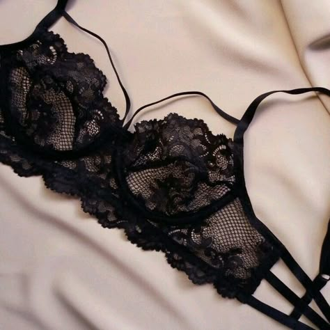 Lingerie Babydoll, Lingerie Inspiration, Black Lace Bra, Cute Lingerie, Fashion Lingerie, Candice Swanepoel, Sleep Wear, Pretty Lingerie, Beautiful Lingerie