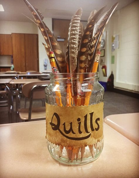 Harry Potter themed classroom ⚡️🍎❤️ Harry Potter Classes, Harry Potter Library, Harry Potter Party Decorations, Harry Potter Day, Classe Harry Potter, Harry Potter Theme Birthday, Harry Potter Halloween Party, Harry Potter School, Cumpleaños Harry Potter