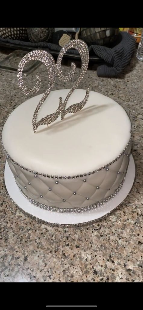 Rhinestone Birthday Cake, Birthday Cake Boujee, Birthday Cake Sparkly, Bling Cakes Birthday, Birthday Cake Baddie, 22nd Bday Cake, Cake Baddie, Boujee Birthday Cake, Bling Birthday Cake