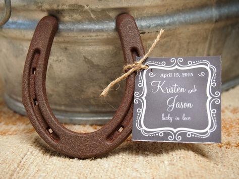 Horseshoe Wedding Favors, Wedding Favor Sayings, Horseshoe Wedding, Country Wedding Favors, Chalkboard Tags, Country Bridal Shower, Wedding Horseshoes, Tiny Gifts, Barn Weddings