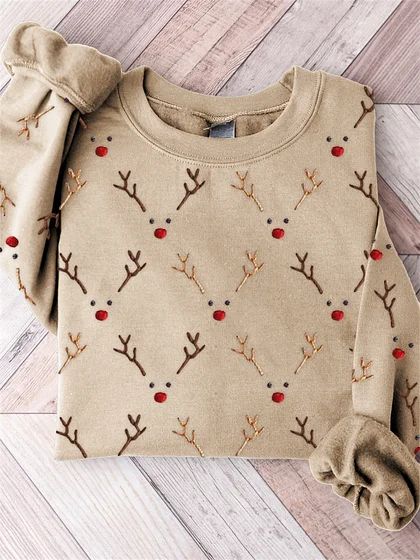 elevenforest Diy Christmas Jumper, Reindeer Faces, Reindeer Embroidery, Ugly Sweater Diy, Reindeer Christmas Sweater, English Uk, Cute Christmas Sweater, Reindeer Face, Bee Embroidery