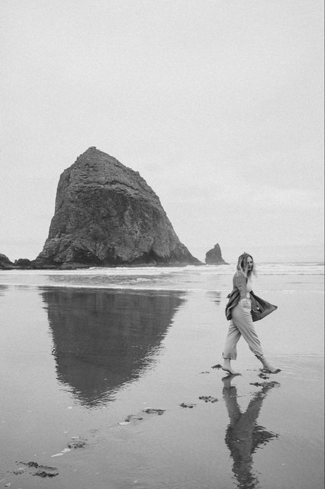 oregon coast photoshoot Portland Oregon Photoshoot, Oregon Coast Portraits, Oregon Beach Photoshoot, Oregon Coast Pictures, Pnw Beach Photoshoot, Oregon Coast Senior Pictures, Oregon Coast Photoshoot, Oregon Photoshoot, Arch Cape Oregon