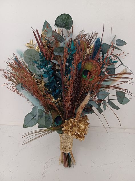 Peacock Wedding Bouquet, Christmas Wedding Bouquets, Winter Bridal Bouquets, Tropical Wedding Bouquets, Dried Flower Wedding, Feather Bouquet, Bridal Bouquet Summer, Simple Wedding Bouquets, Wildflower Wedding Bouquet