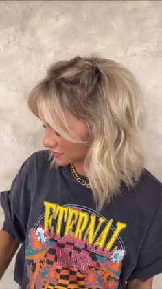 Nashville Hairstyles Short Hair, Short Hair Everyday Styles, Shirt Hair Styling Ideas, Short Country Hairstyles, Boho Hair Short, Medium Length Summer Hairstyles, Half Up Styles For Short Hair, Cute Short Blonde Hairstyles, Theme Park Hairstyles Short Hair