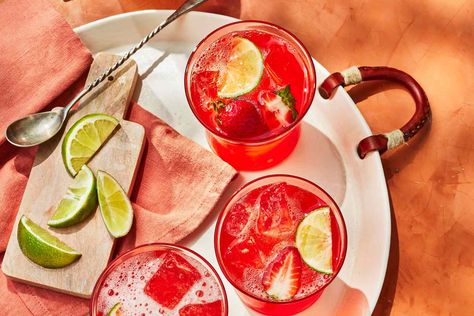 Strawberry Drink Recipes, Ranch Water Recipe, Infused Tequila, Ranch Water, Tequila Recipe, Sparkling Mineral Water, Strawberry Drinks, Peach Sangria, Fresh Watermelon