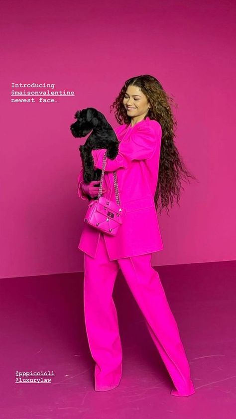 Ariana Grande Selena Gomez, Law Roach, Zendaya Outfits, Zendaya Style, Zendaya Coleman, Pink Suit, Interview Outfit, Famous Women, Hollywood Glamour