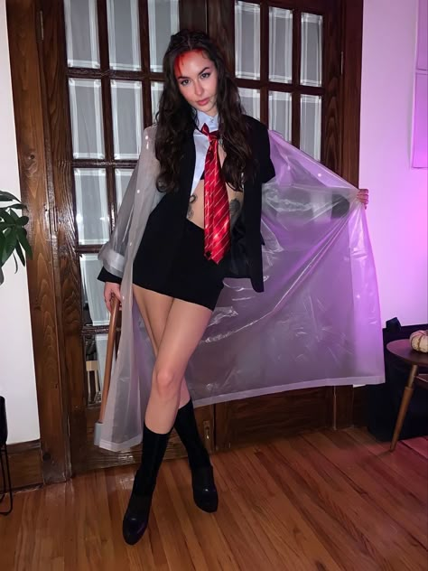 Hot Classy Halloween Costumes, Halloween 23 Costumes, Slasher Halloween Costume Women, Women’s Horror Costume, Halloween Patrick Bateman, Girl Patrick Bateman Costume, American Pyscho Costumes, Fashionable Halloween Costumes, American Physco Costumes