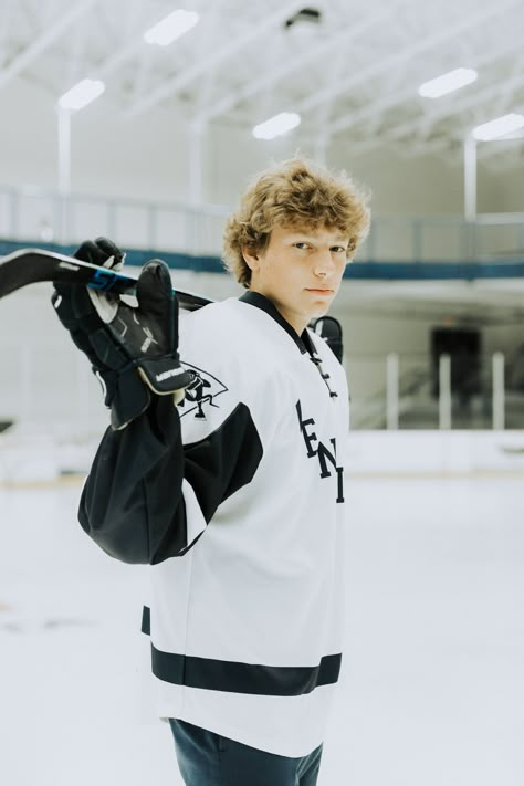 Boys hockey senior photos Ice Hockey Photoshoot, Blonde Hockey Boy, Hockey Pictures Ideas Kids, Hockey Portrait Poses, Hockey Boys Teen, Hockey Poses Photo Ideas, Ice Hockey Senior Pictures, Hockey Grad Pictures, Hockey Senior Pics